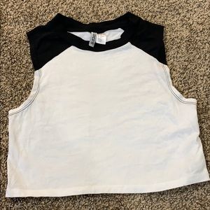 sleeveless cropped tee